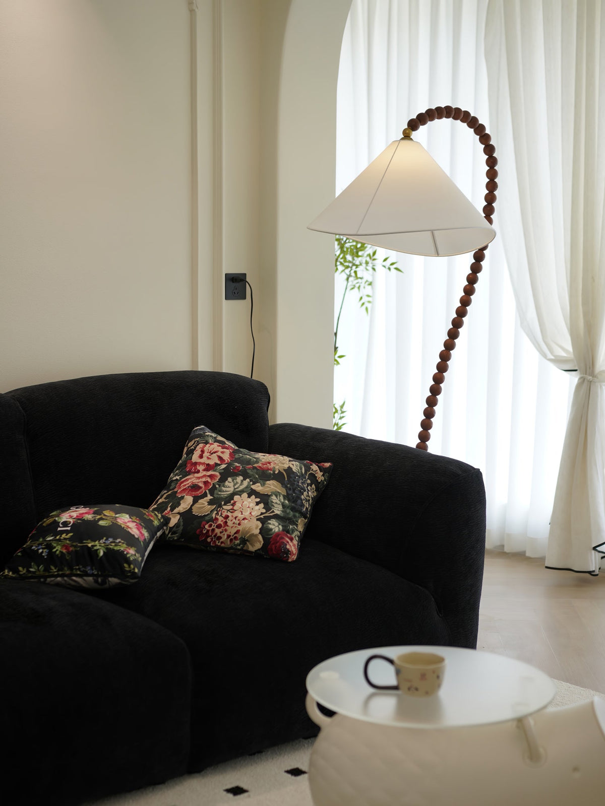 Nadia Moderne vloerlamp van walnoothout
