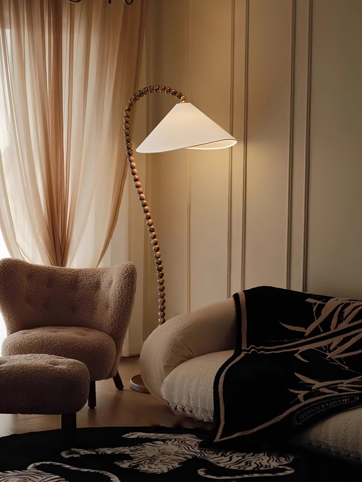 Nadia Moderne vloerlamp van walnoothout