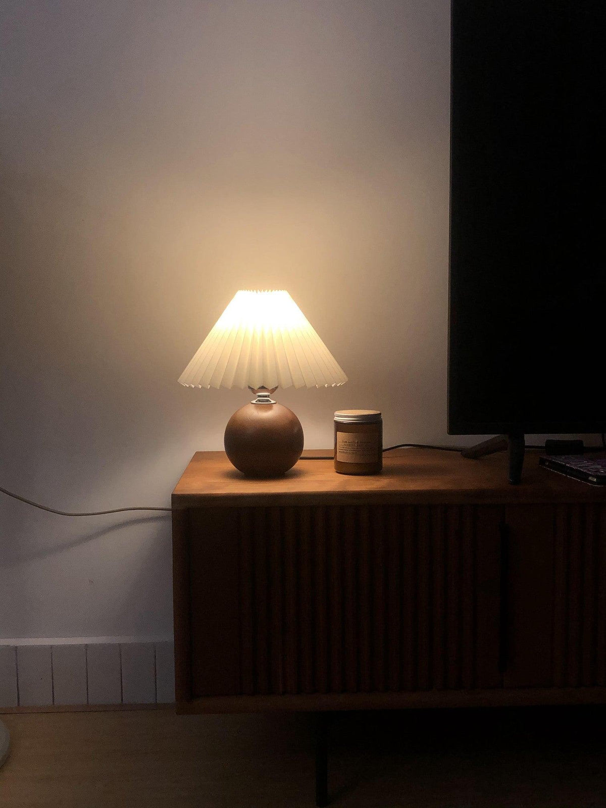 Zesilon houten bal tafellamp
