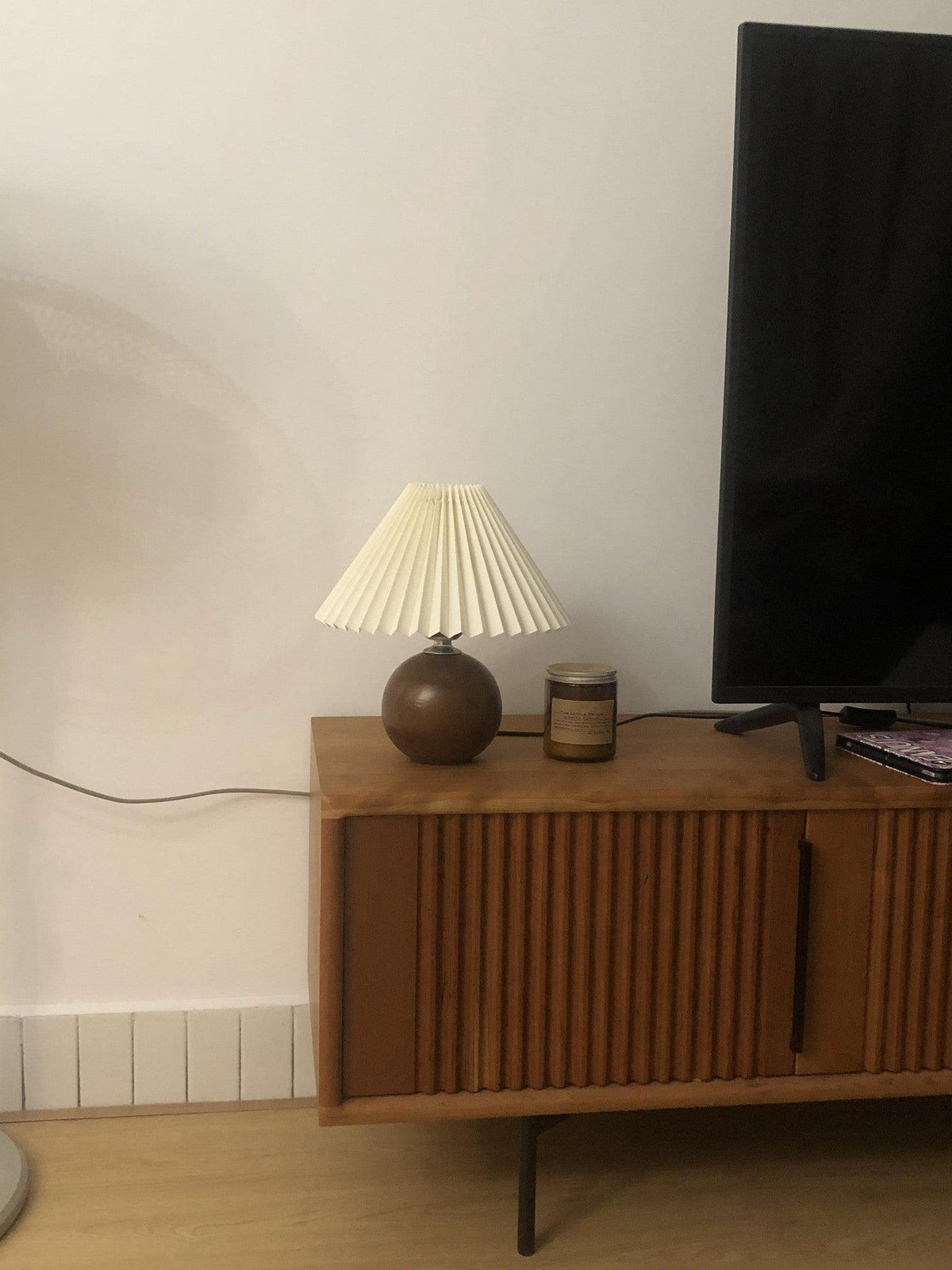 Zesilon houten bal tafellamp
