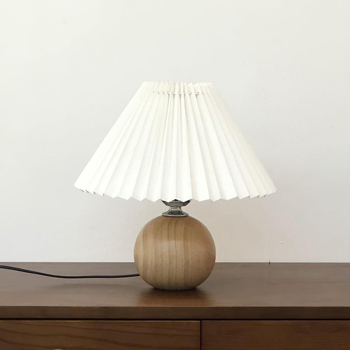 Zesilon houten bal tafellamp