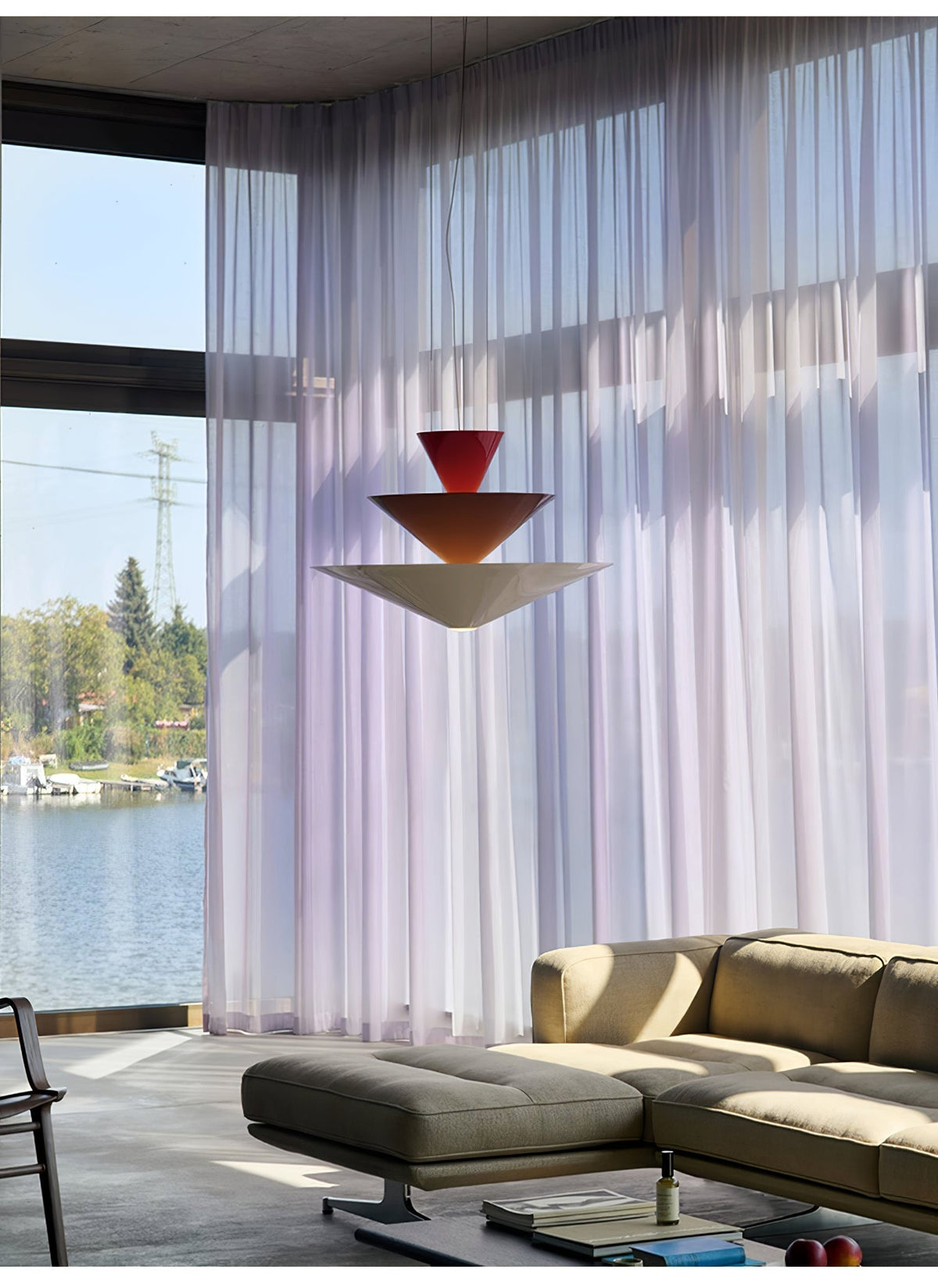 Pyramia hanglamp met gestapelde kleurblokken
