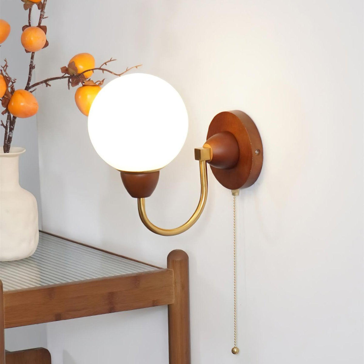 Rinielia wandlamp van walnoothout