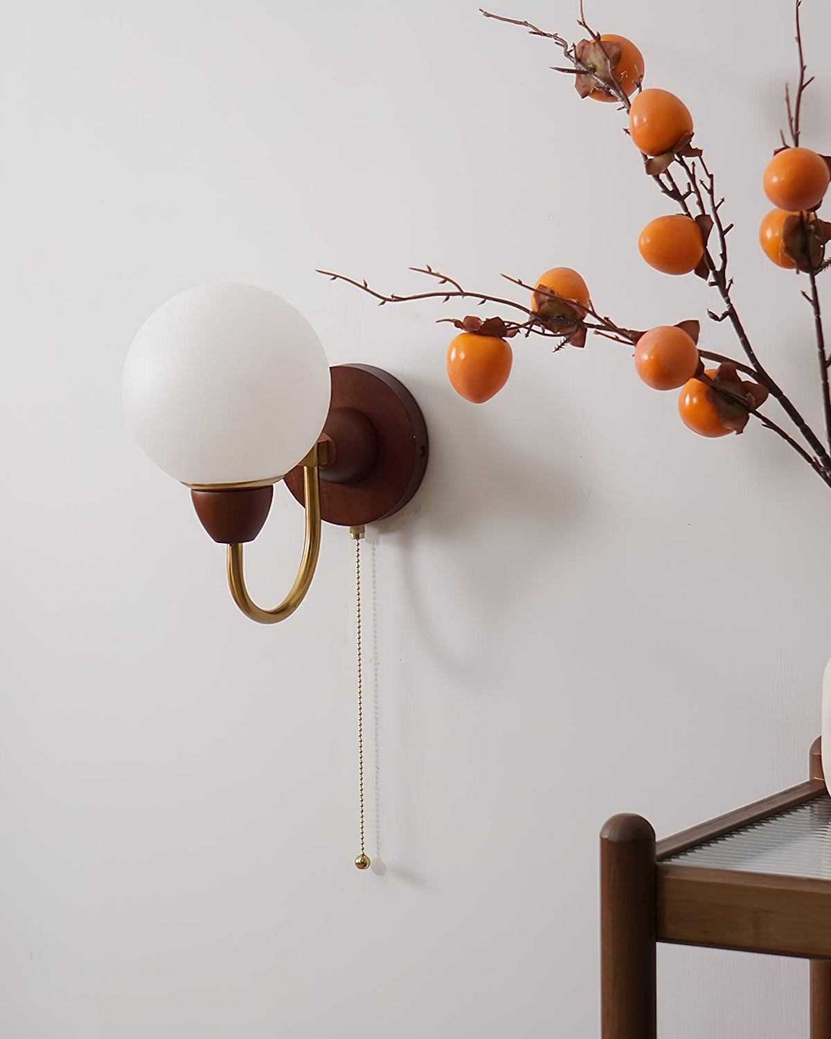 Rinielia wandlamp van walnoothout