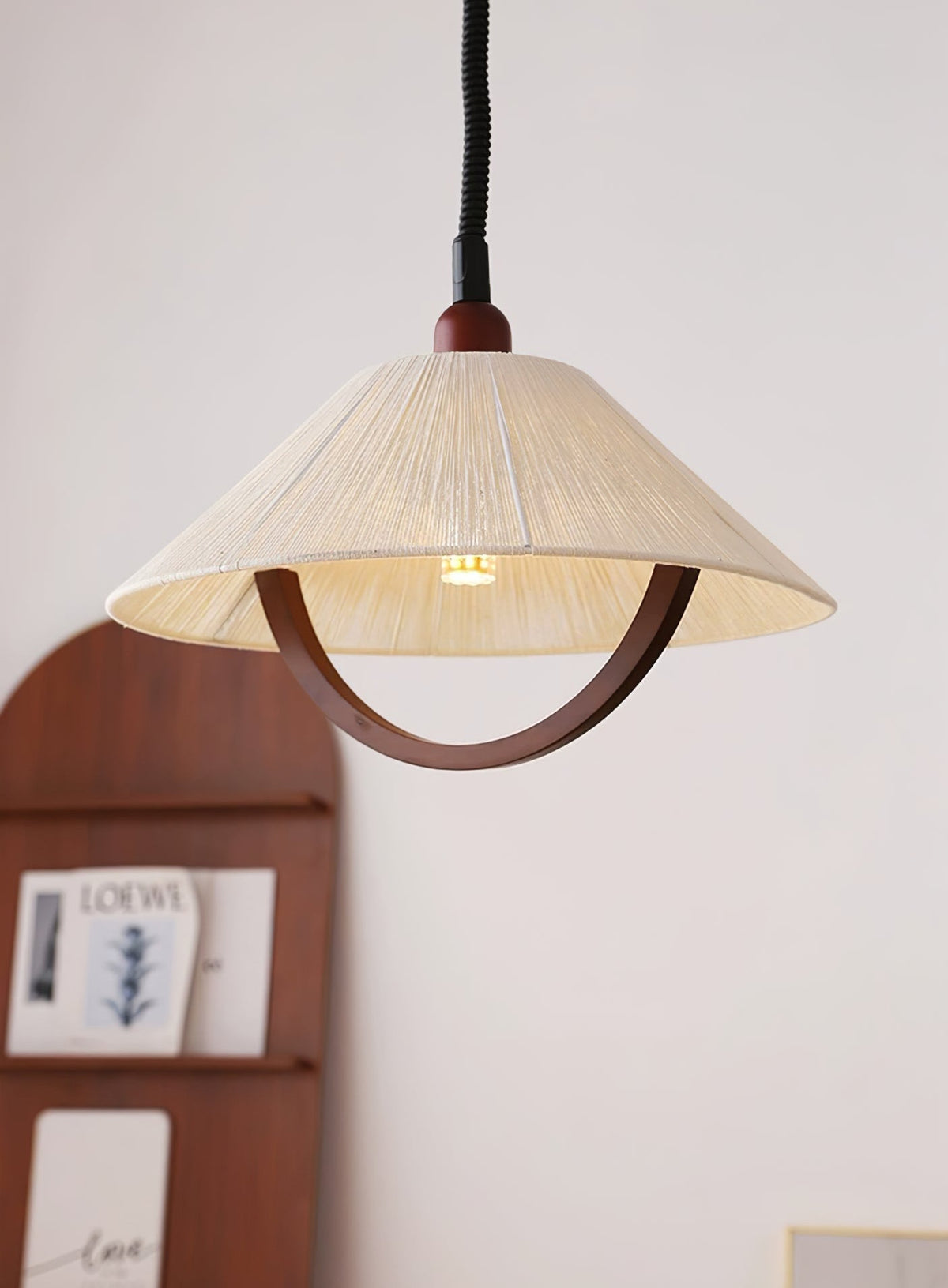 Reneria Minimalistische hanglamp van walnoot en beige