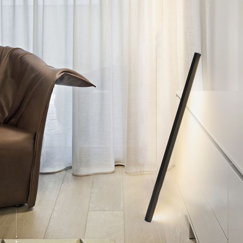 Edge Moderne Minimalistische Lineaire Metalen Vloerlamp, Zwart/Goud