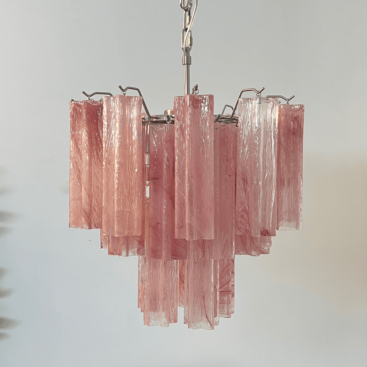 Liorinira kroonluchter met roze glazen buizen, gelaagd modern