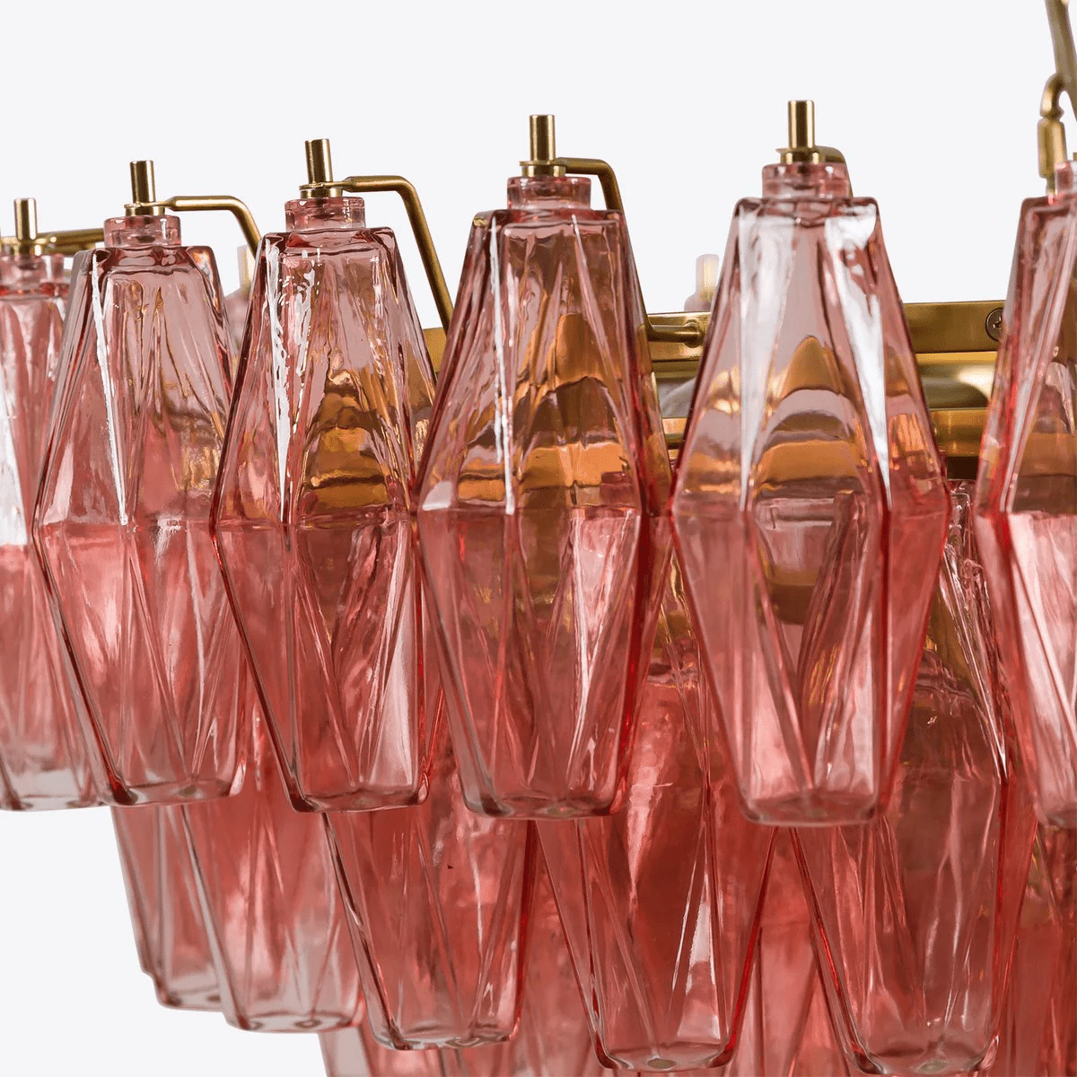 Lioruine moderne kroonluchter met gestapelde roze polygonen glas in goudkleurige afwerking