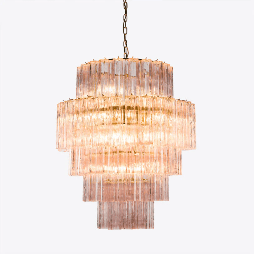 Eiraora kroonluchter met lagen van roze prisma-glas, elegant