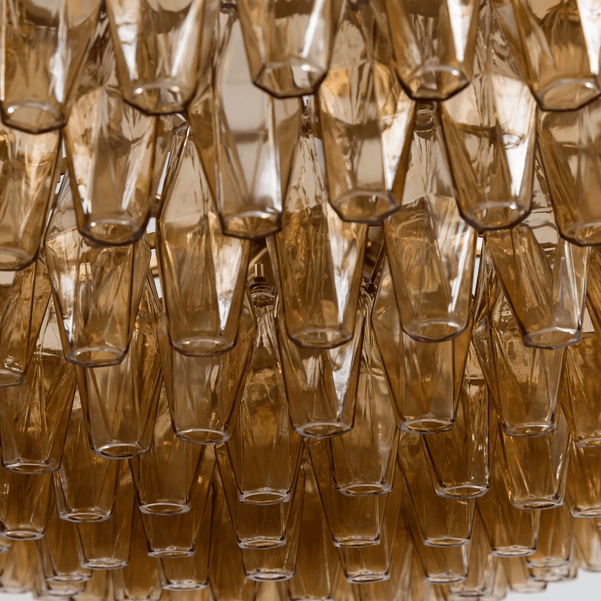 Celinora kroonluchter met gelaagde amber glas in vintage stijl