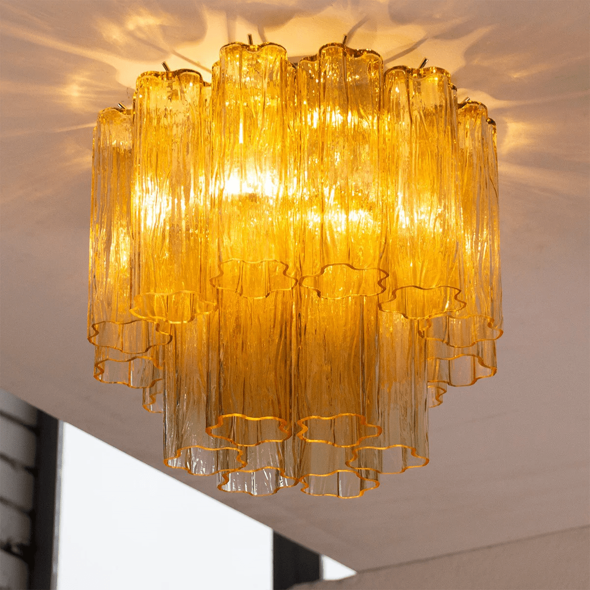 Serin plafondlamp in roze watervalstijl