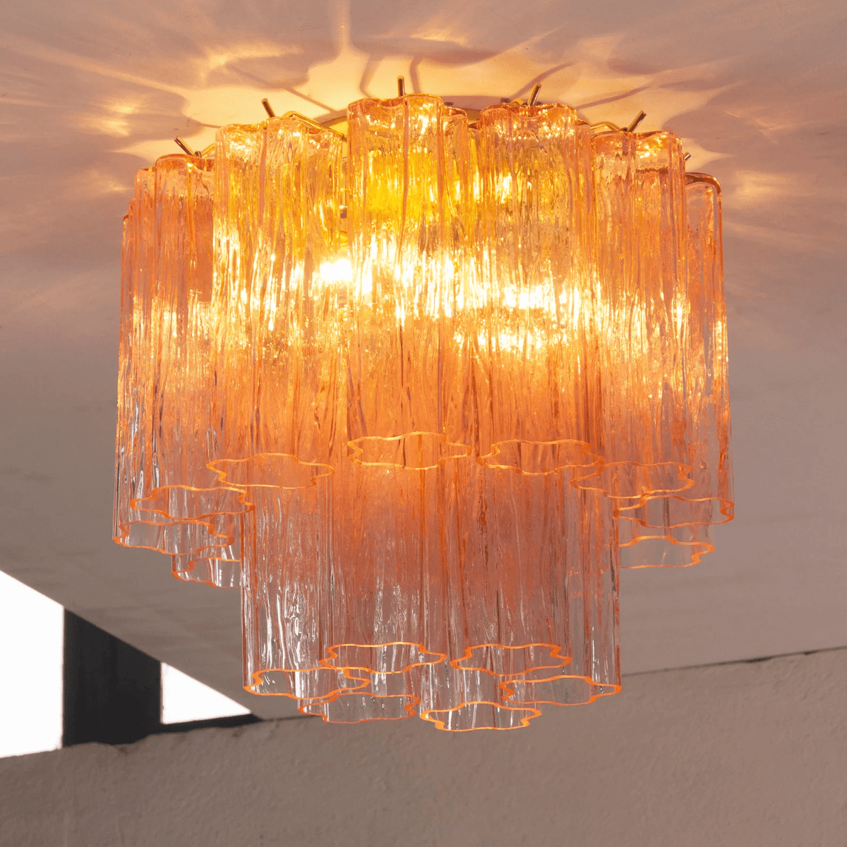 Serin plafondlamp in roze watervalstijl