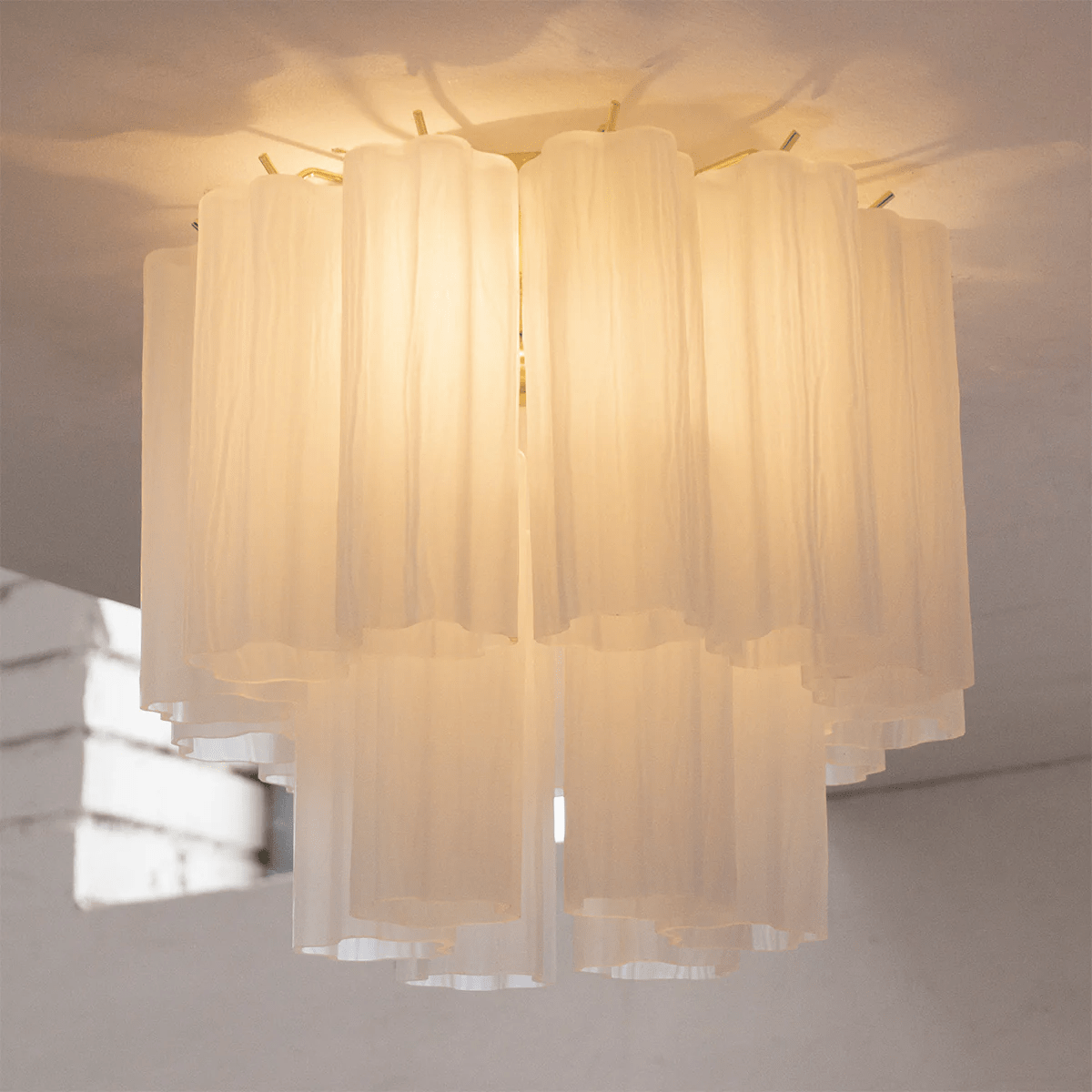 Serin plafondlamp in roze watervalstijl