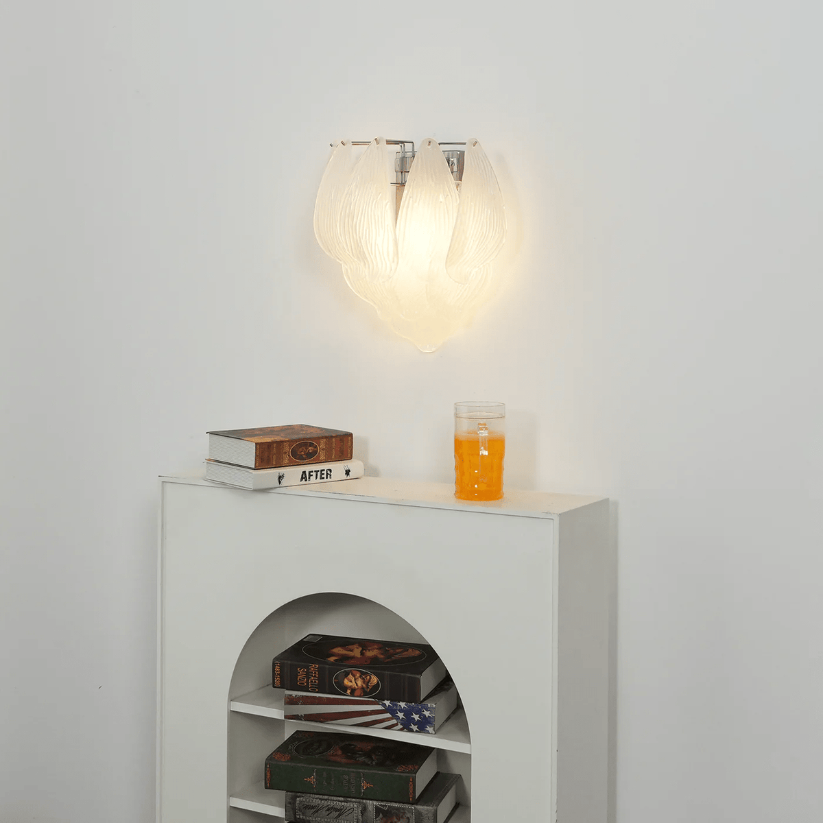 Lioriniella wandlamp Murano-glasbladeren met bloemblaadjes in cascaderende lagen met mat glas
