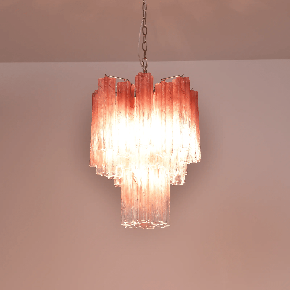Veluora kroonluchter met roze-naar-kleureloos gradient Murano-glas in lagen