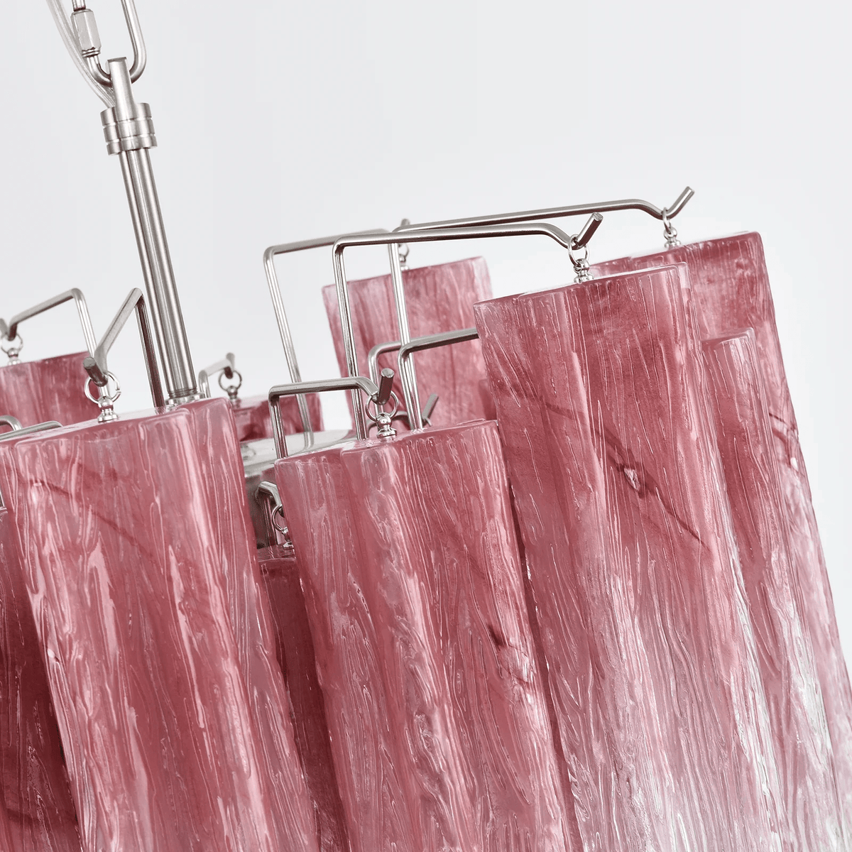 Veluora kroonluchter met roze-naar-kleureloos gradient Murano-glas in lagen