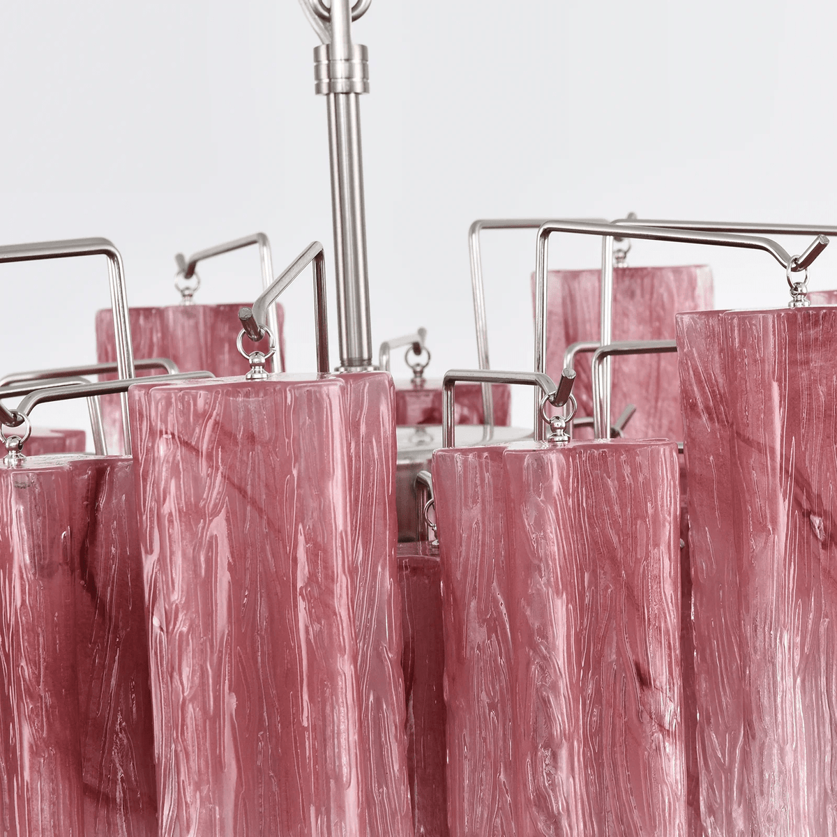 Veluora kroonluchter met roze-naar-kleureloos gradient Murano-glas in lagen