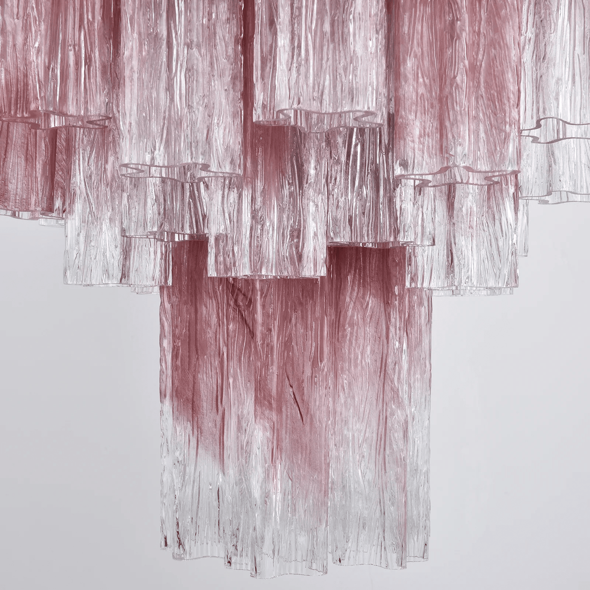 Veluora kroonluchter met roze-naar-kleureloos gradient Murano-glas in lagen