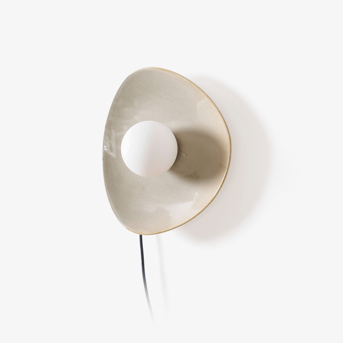 Lioruiella kiezelvormige Disc met stekker wandlamp van Keramiek en glas