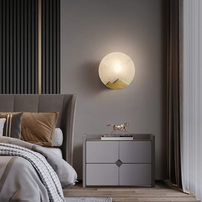 Nivisenne bergvormige wandlamp van albast