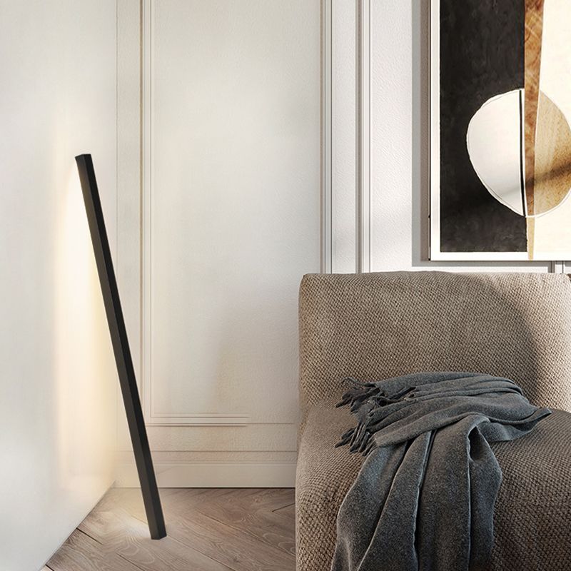 Edge Moderne Minimalistische Lineaire Metalen Vloerlamp, Zwart/Goud