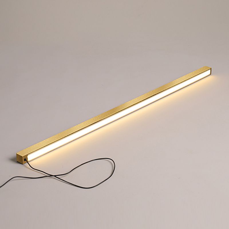 Edge Moderne Minimalistische Lineaire Metalen Vloerlamp, Zwart/Goud