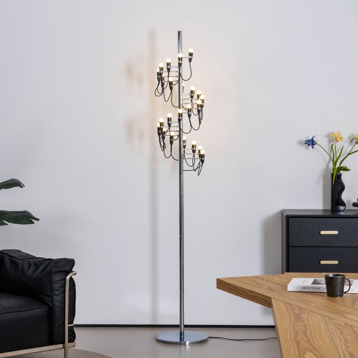 Olliryra sculpturale vloerlamp van staal
