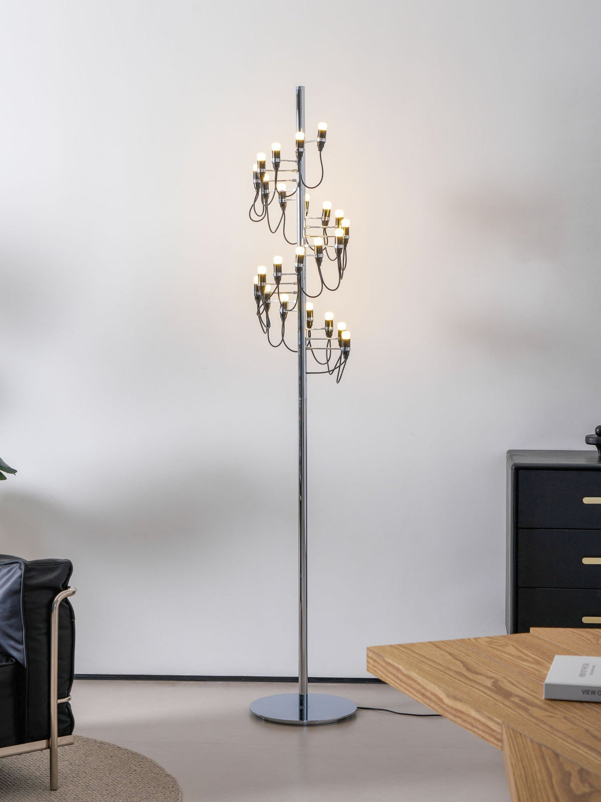 Olliryra sculpturale vloerlamp van staal