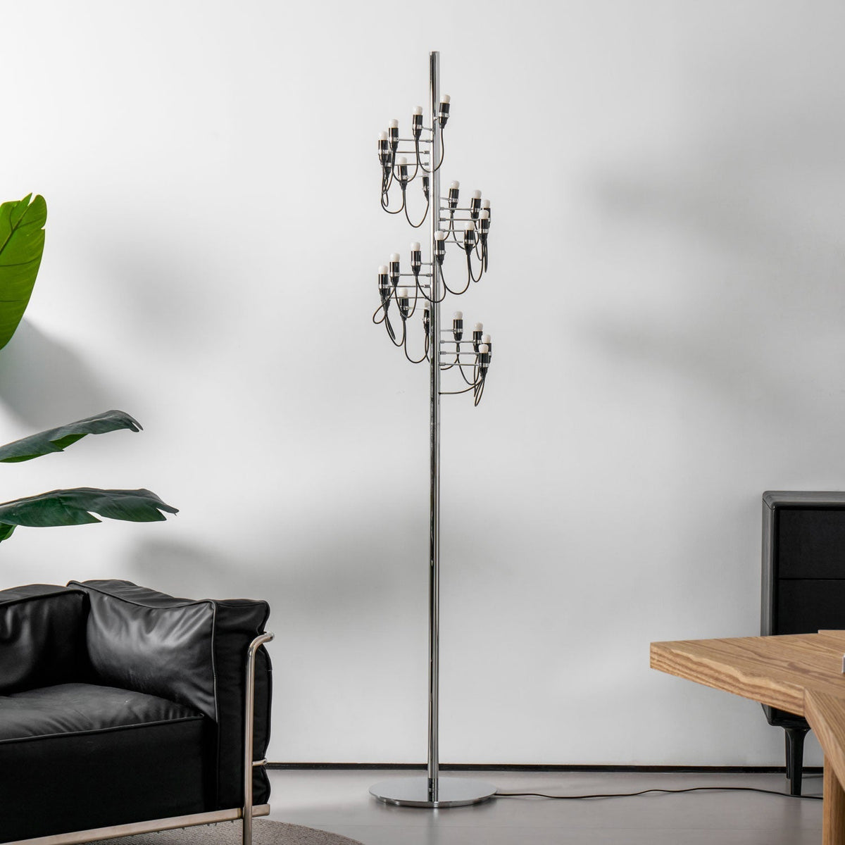 Olliryra sculpturale vloerlamp van staal