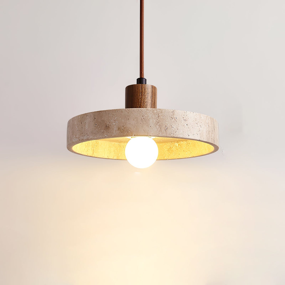 Evvynor hanglamp met travertinring en walnoothout