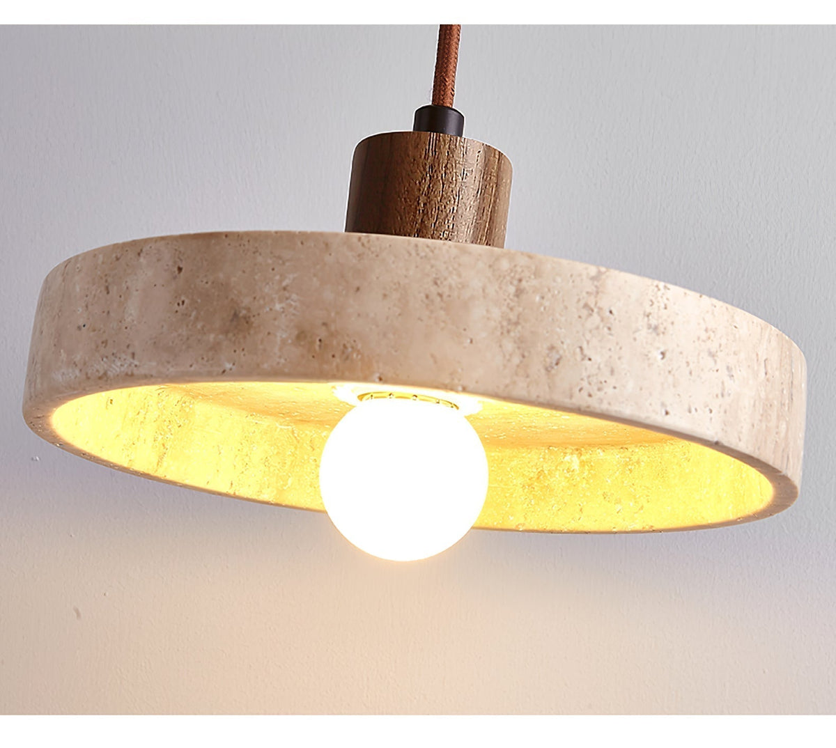 Evvynor hanglamp met travertinring en walnoothout