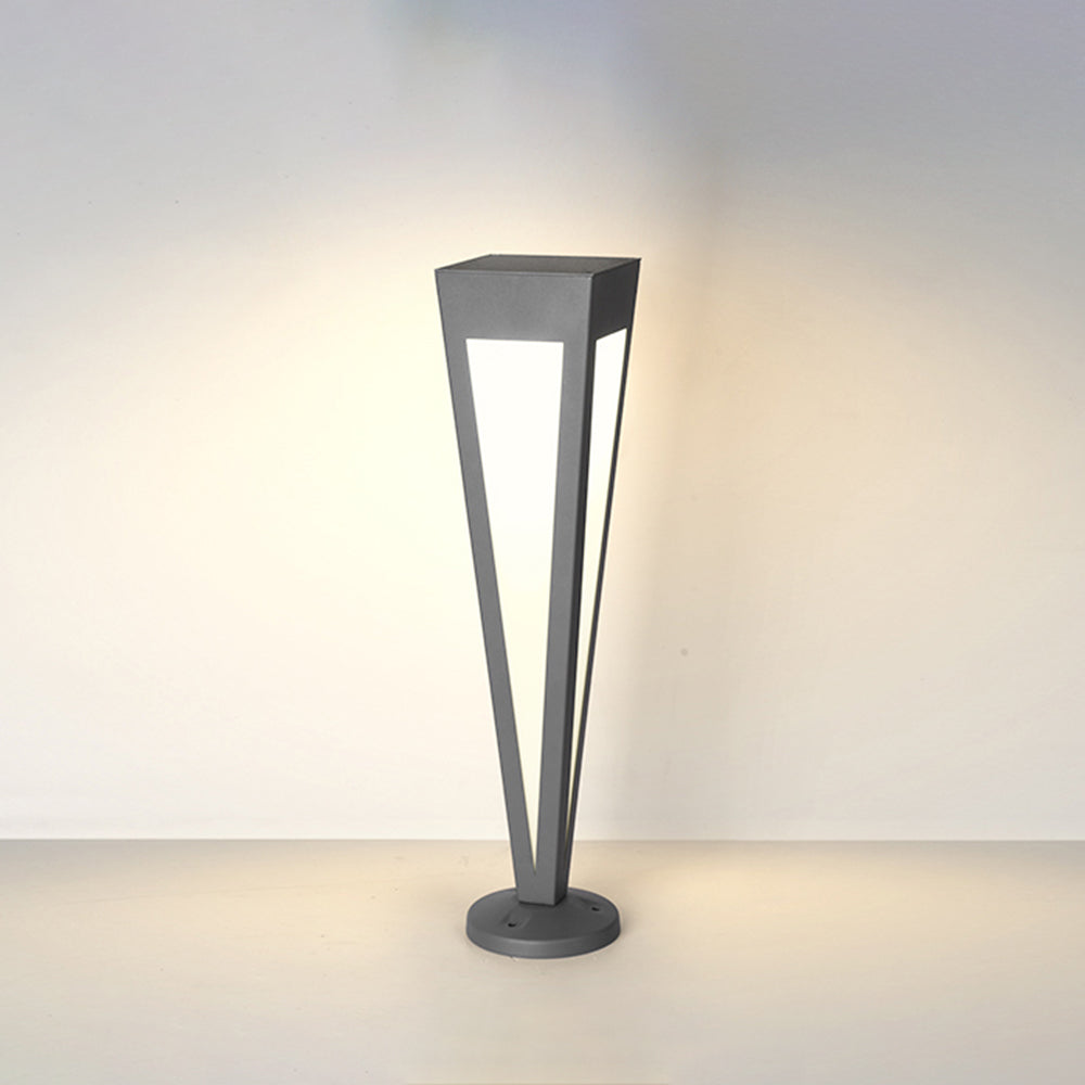 Cole Moderne Trigonale Lineaire Solar Buitenlamp Zwart Acryl