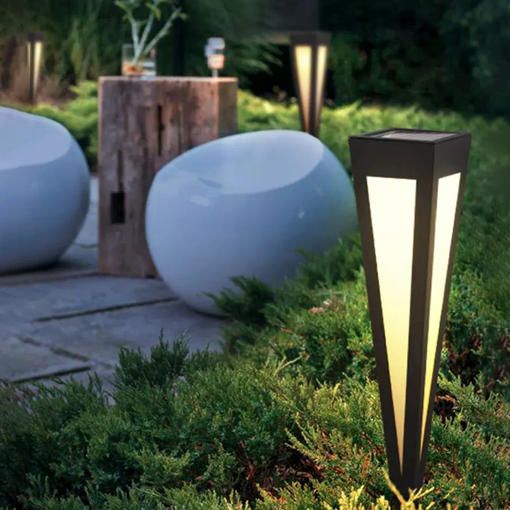Cole Moderne Trigonale Lineaire Solar Buitenlamp Zwart Acryl