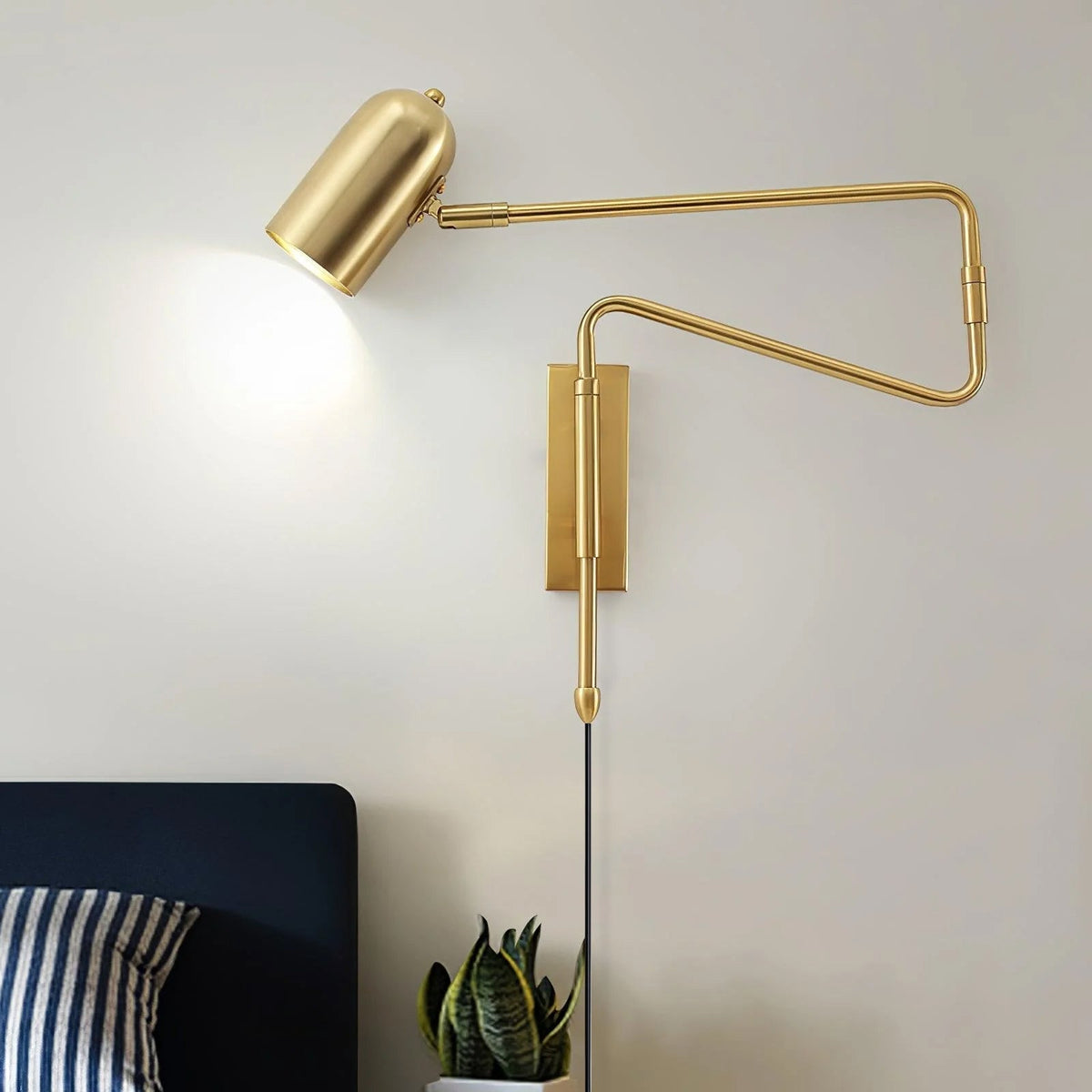 Nox verstelbare arm wandlamp met stekker