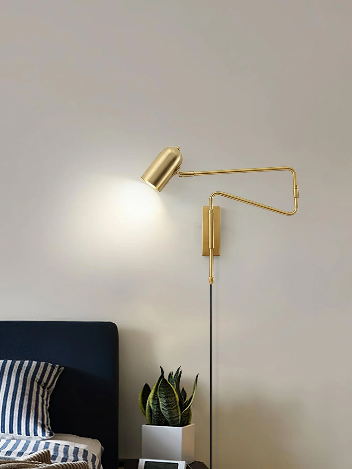 Nox verstelbare arm wandlamp met stekker