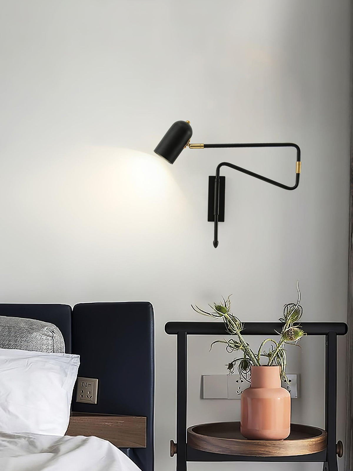 Nox verstelbare arm wandlamp met stekker