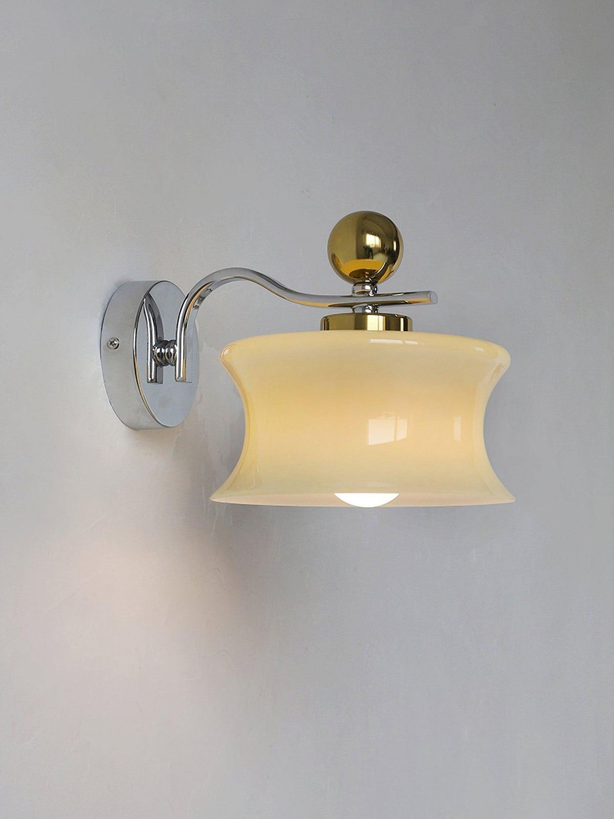 Blux Noordse kunst wandlamp met glazen kap