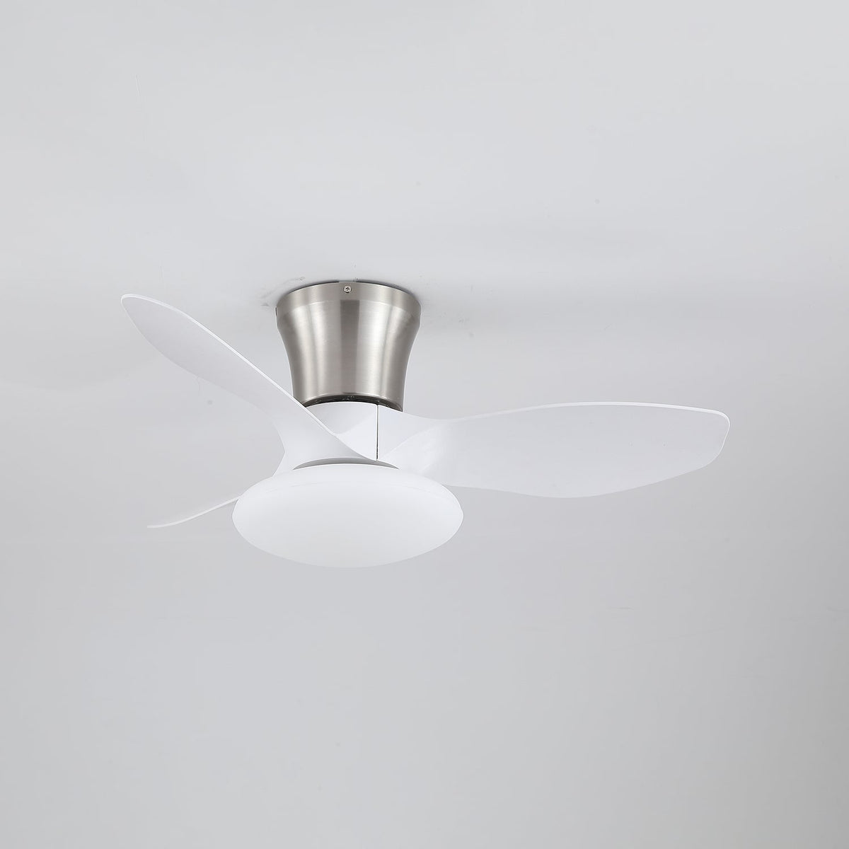 Velora Moderne plafondventilator met verlichting van walnoothout