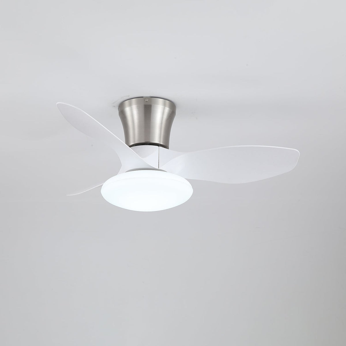Velora Moderne plafondventilator met verlichting van walnoothout