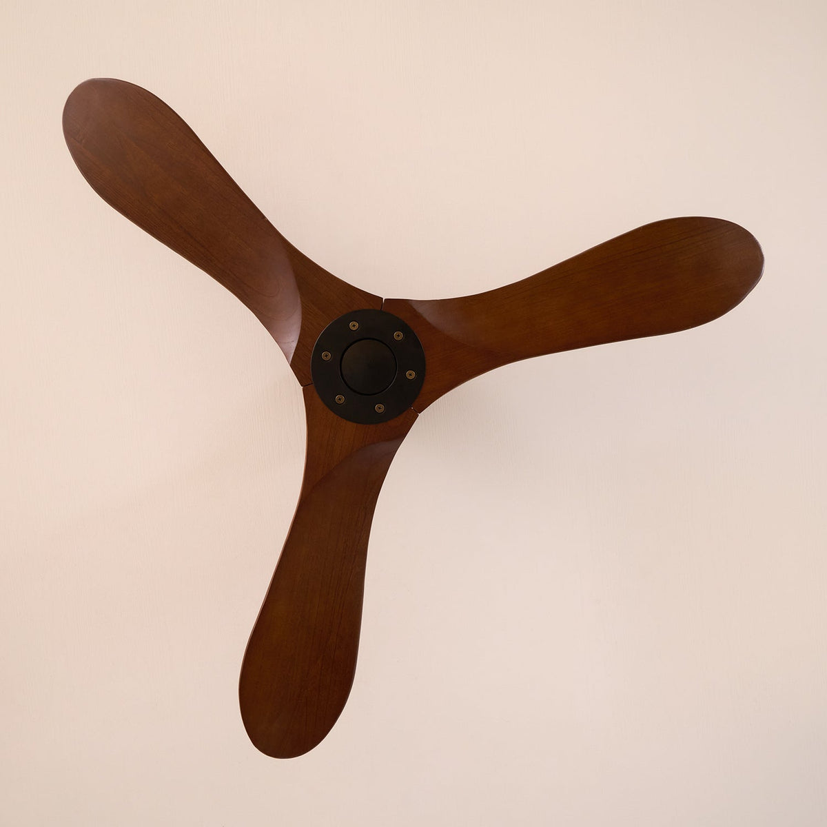 Aviona plafondventilator met houten bladen
