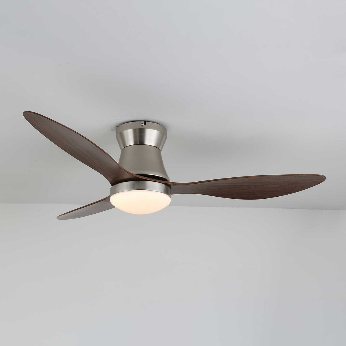 Zerath Moderne plafondventilator met verlichting van walnoothout