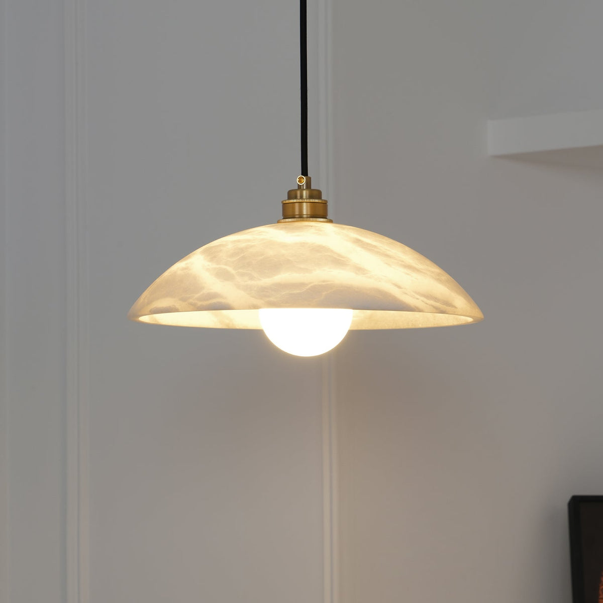 Ljomuvyd Individual Creativity koepelvormige albasten hanglamp