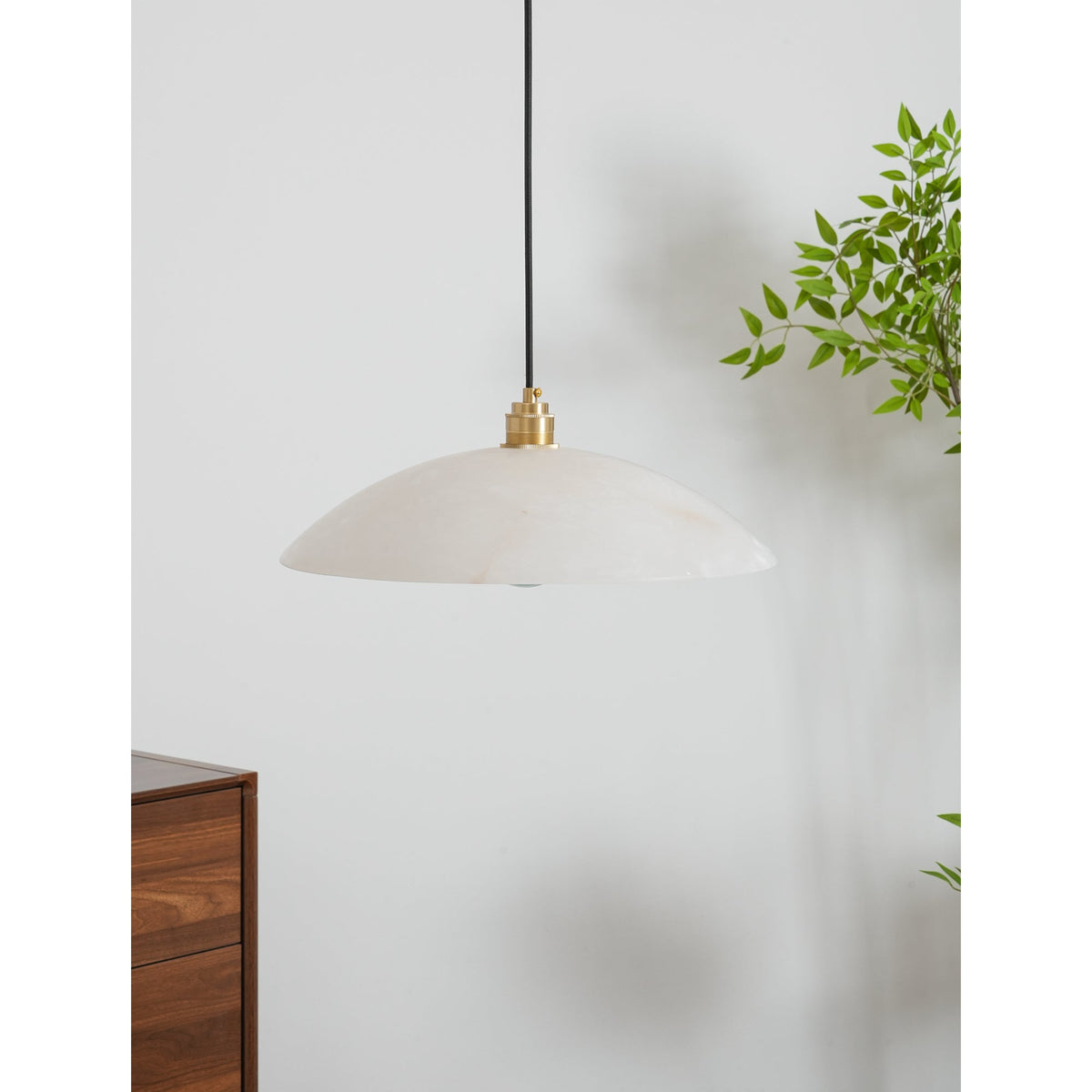 Ljomuvyd Individual Creativity koepelvormige albasten hanglamp