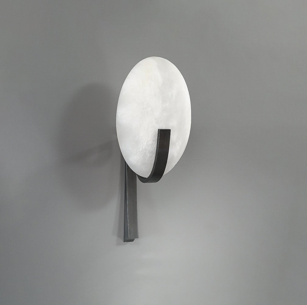 Nivaeria Moderne wandlamp van albast met afwerking