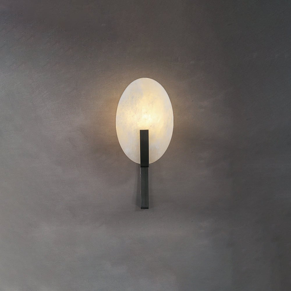 Nivaeria Moderne wandlamp van albast met afwerking