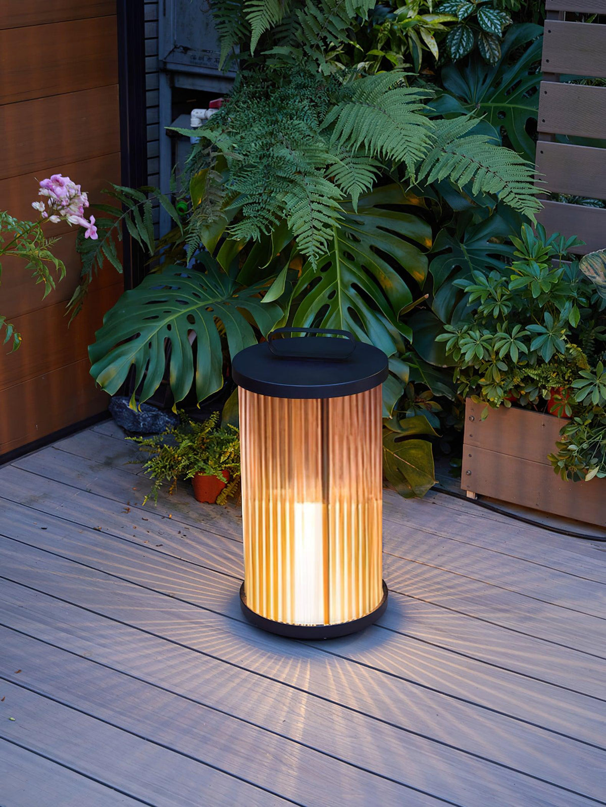 Niri vloerlamp van staal en acryl met minimalistisch ontwerp