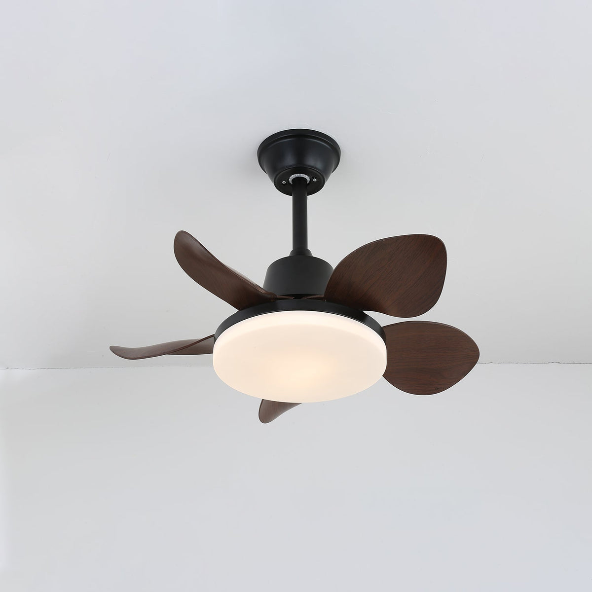 Veyra Moderne plafondventilator met verlichting van walnoothout