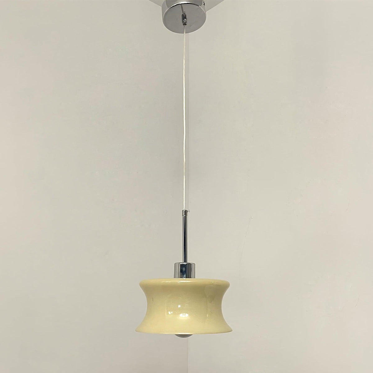 Zenthia klassieke hanglamp met beige en goudkleurig glas