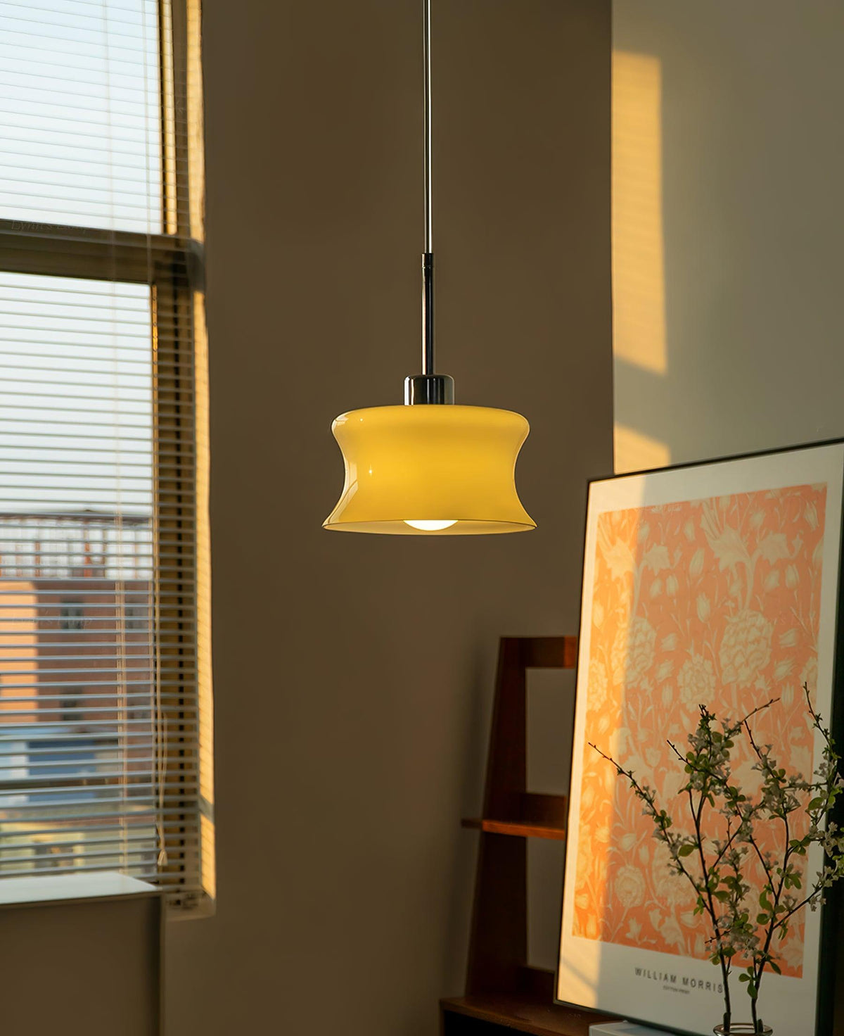 Zenthia klassieke hanglamp met beige en goudkleurig glas