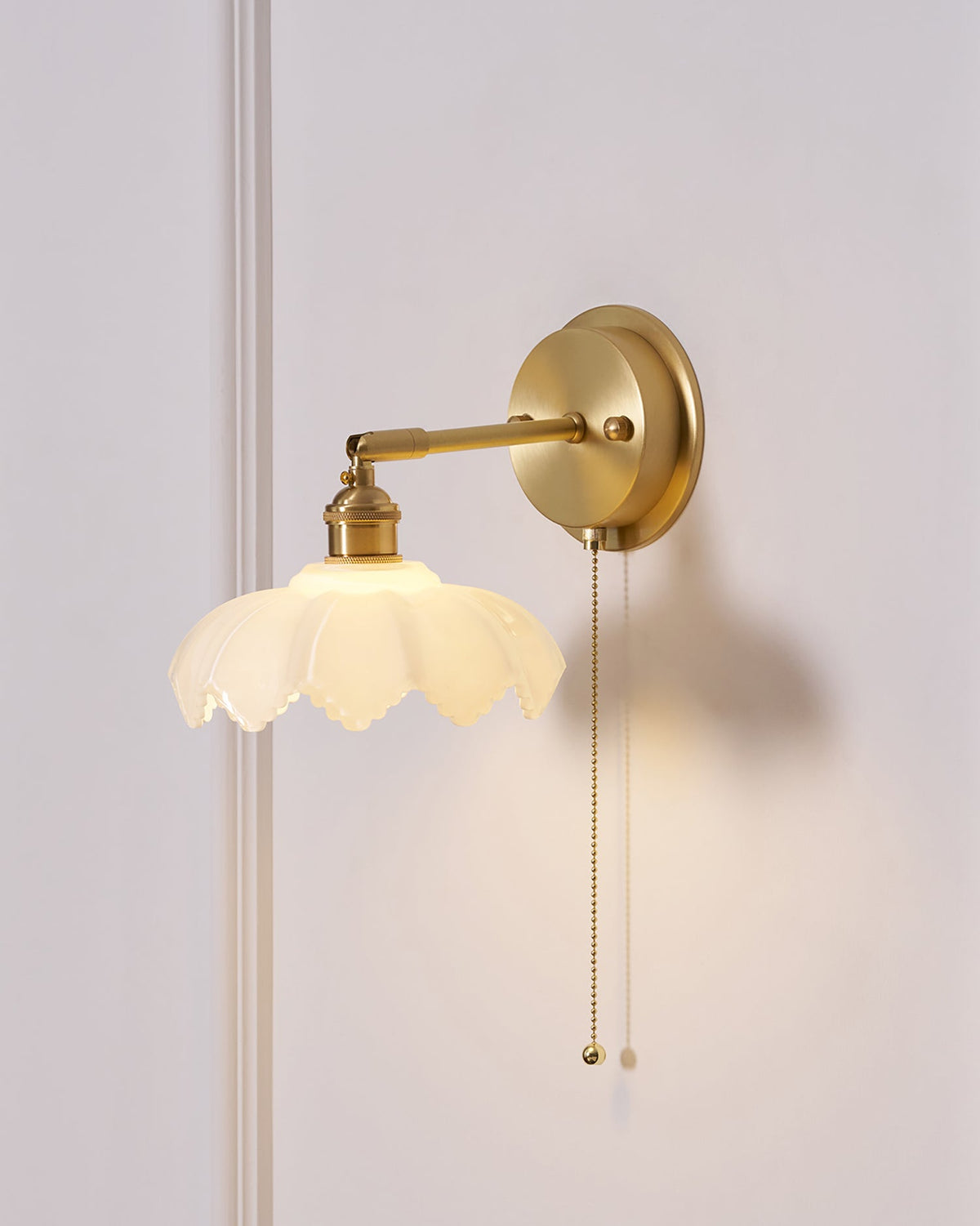 Lotus draaibare glazen wandlamp in Noordse kunststijl